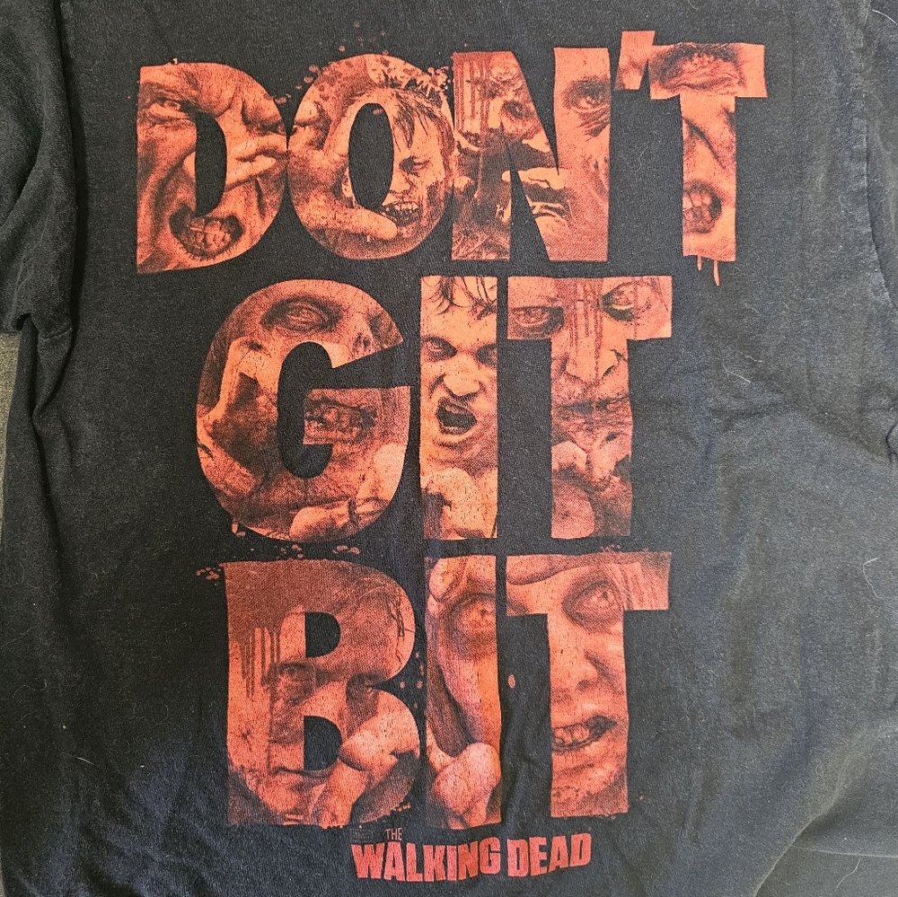 Walking dead shirt size medium